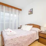 Basic Comfort Poeta Marquina 2º 2027 Hotell