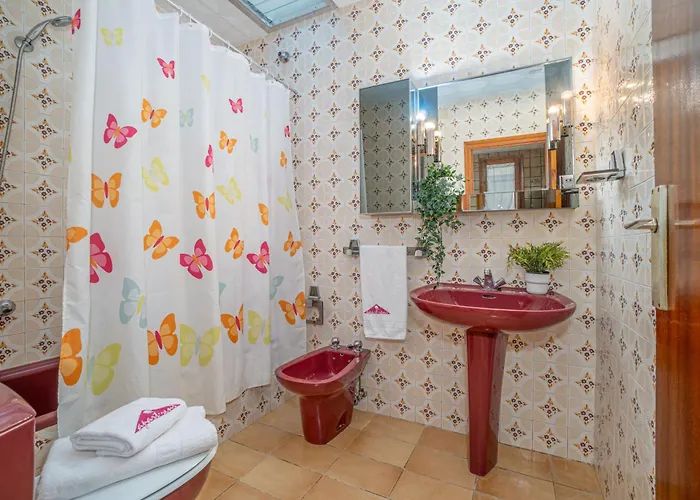 Hotel Basic Comfort Poeta Marquina 2º 2027 Roses
